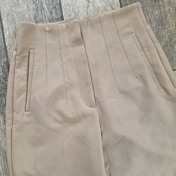 Zara Outfut Bundle Tan Dress Pants Ruffle Top Sz Small - Picture 4 of 4